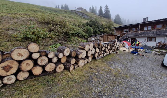 Jetzt liegt alles vor der Hütte