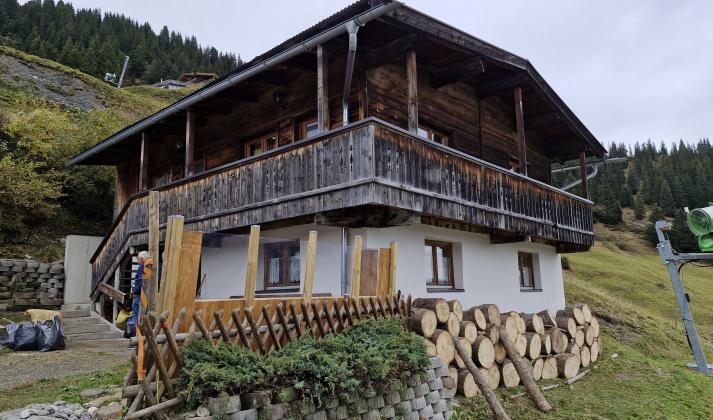 Holz auch vor der Hütte